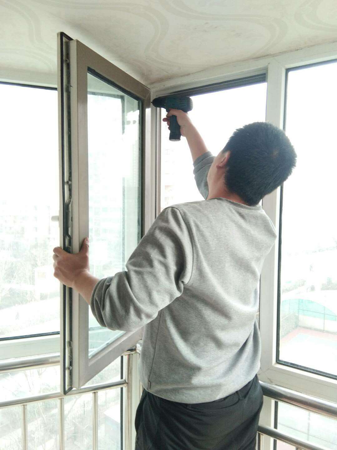 黃島區燈具、家具、廚具、衛具專業安裝與維修服務，全區上門